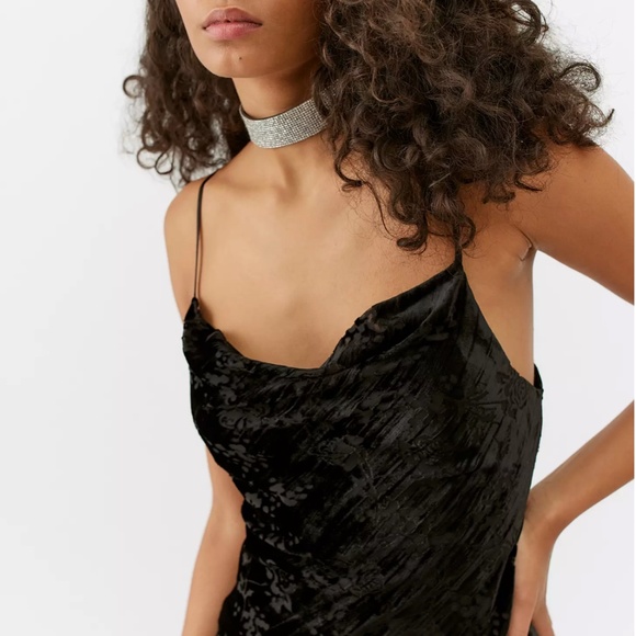 Urban Outfitters Black Floral Velvet Mallory Midi Dress size medium - Picture 3 of 6